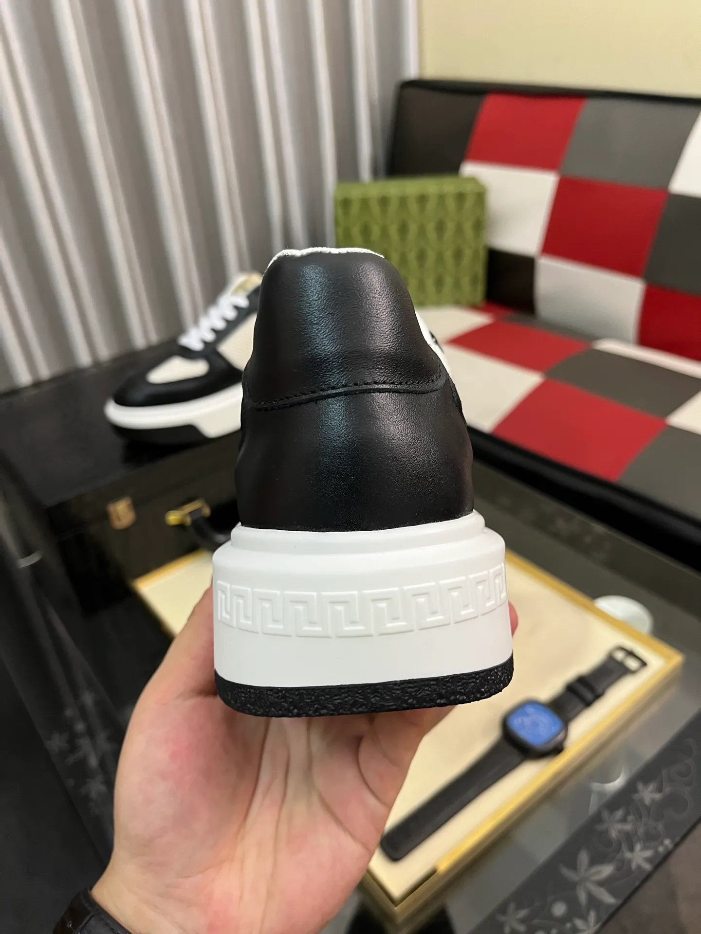 Men's Men's Shoes 💰458⌚️⌚️ [Gucci·Gucci] Original quality. ~ Unique modern style sneakers. 🏃A must-have casual shoe for trendy men😍😍 Original brand imported from Italy, imported original leather, sheep lining (refuses to discolor and grind feet) Sole: Original sole provided by the original factory, French lazy style design ⚠️Fit to the feet, original quality, super comfortable original sole. Just like shooting the real thing 🎬The real thing is better Code number: 38-442️⃣Colors available